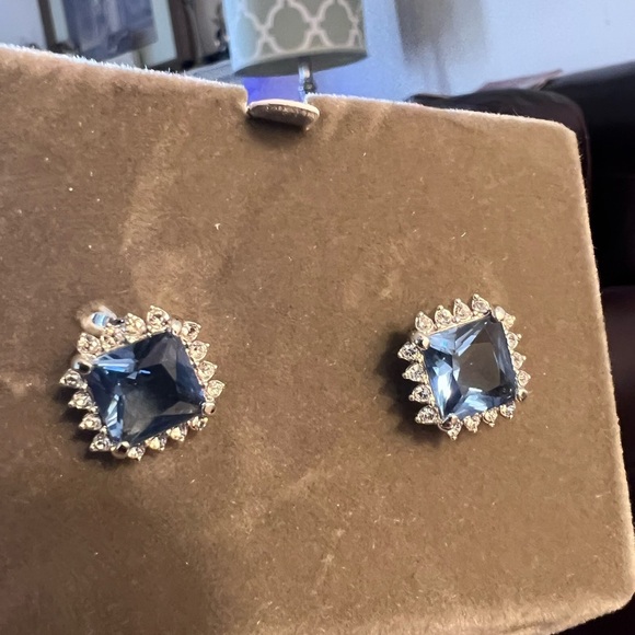 Nolan Miller Vintage Blue Square Stud Earrings - Picture 3 of 10